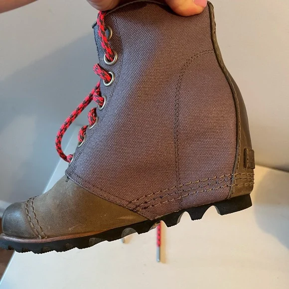 Brown Leather Boots with Pink Laces - Picture 4 of 9